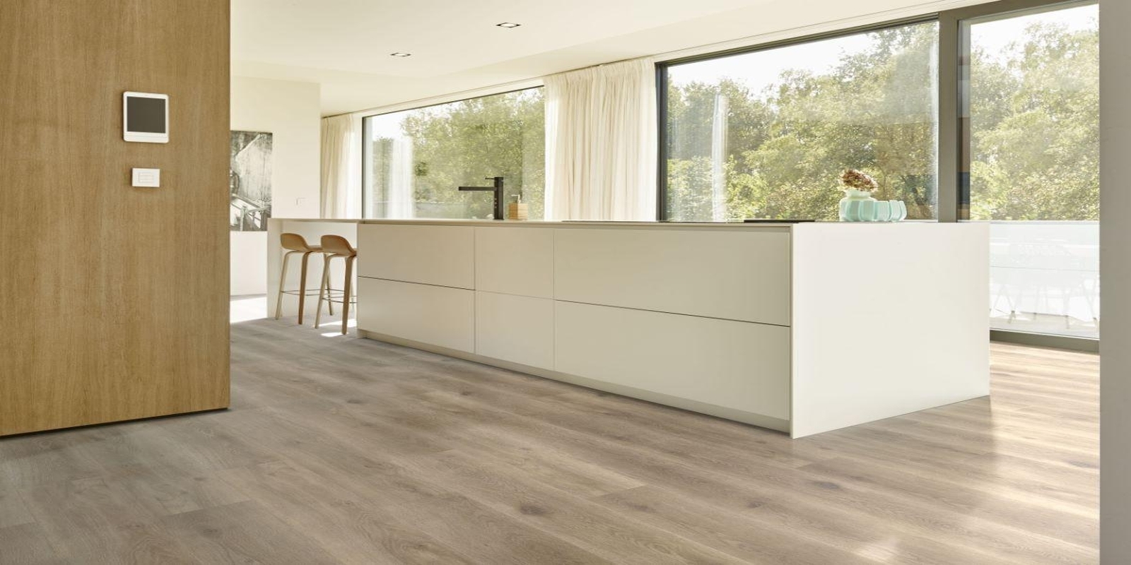 Modern interieur met vinylvloer